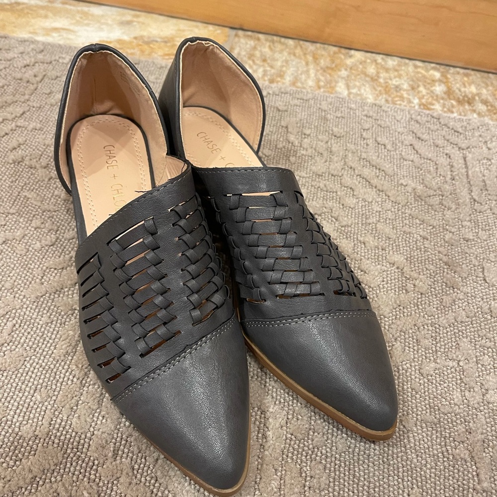 CUTE slip on gray Chase + Chloe low ankle shoe